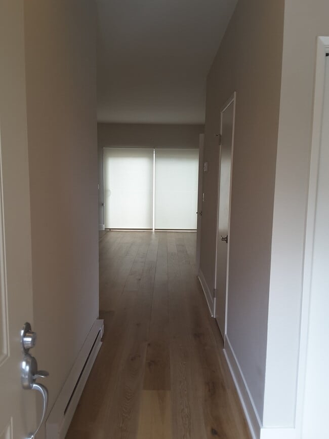 Building Photo - Newly Remodeled Condo Unit - Pet Friendly