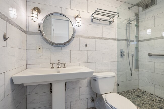 Building Photo - 1 Bed 1 Bath 1 Parking Condo in Makiki