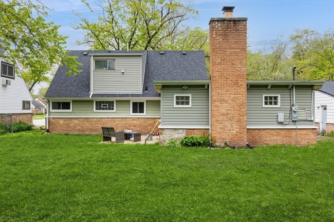 Building Photo - 433 Wildwood Dr
