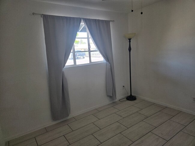 Building Photo - Cozy 3 bed, 2 bath home in Phoenix, No HOA!