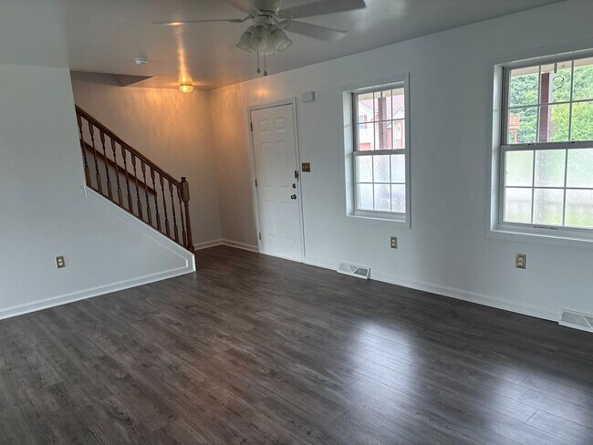 Building Photo - 16 Vickilee Dr