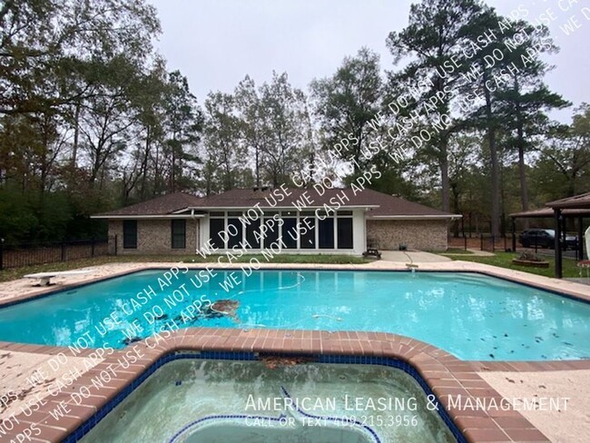 Building Photo - Spacious 3bed/2bath with pool for lease in...