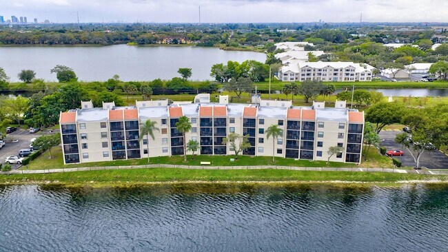 Building Photo - 117 Lake Emerald Dr