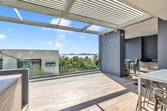 Building Photo - 650 NE 32nd St