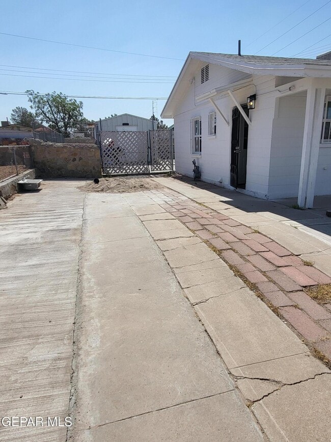 Building Photo - 1102 Cuba Dr