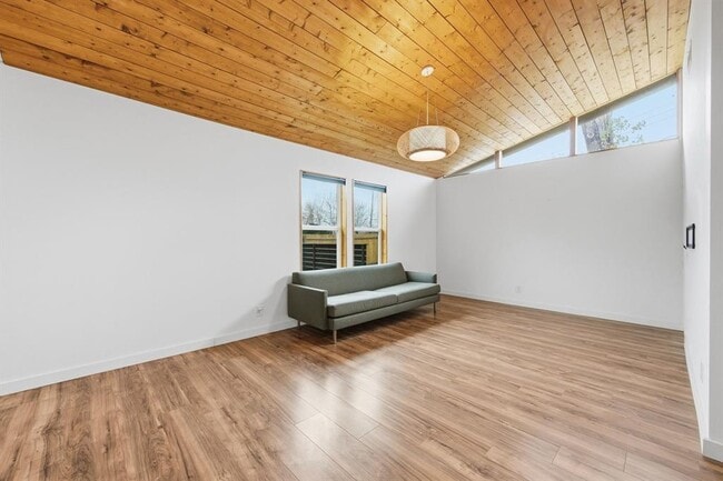 Building Photo - 2903 Pecan Cir