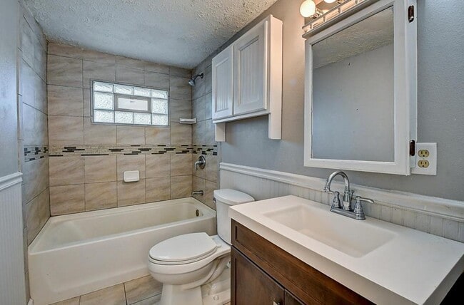 Building Photo - 2999 Clover Dr