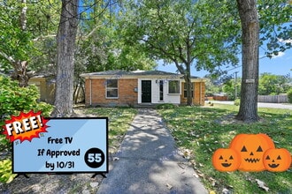 Building Photo - 2704 Highwood Dr