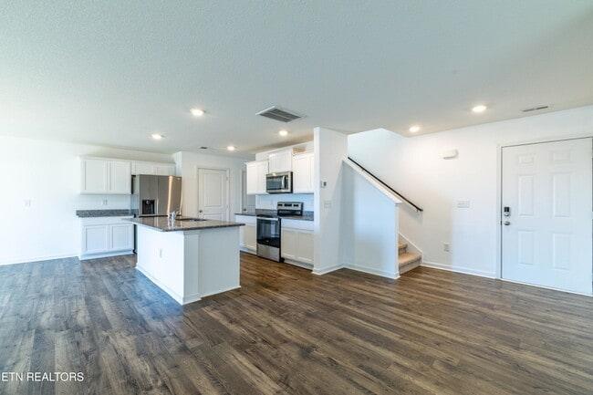 Building Photo - 228 Belle court