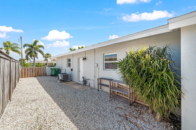 Building Photo - Direct Canal Front Home