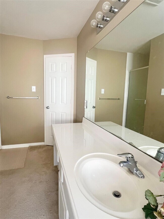 Building Photo - 14744 Branchwest Dr