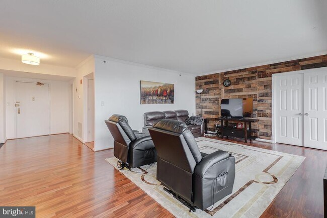 Building Photo - 3713 S George Mason Dr