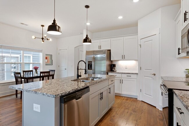 Building Photo - Franklin Townhome For Lease