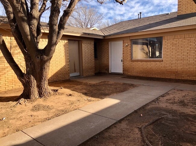 Building Photo - 606 N Elkhart Ave