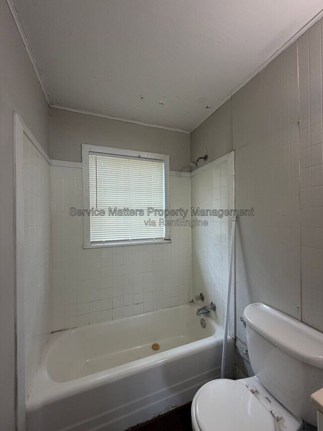Building Photo - 3213 N Guillemard St