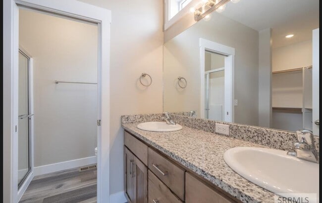 Building Photo - 4 bed 3 bath twin home in Idaho Falls 2 sets of washer and dryers are included in this unit