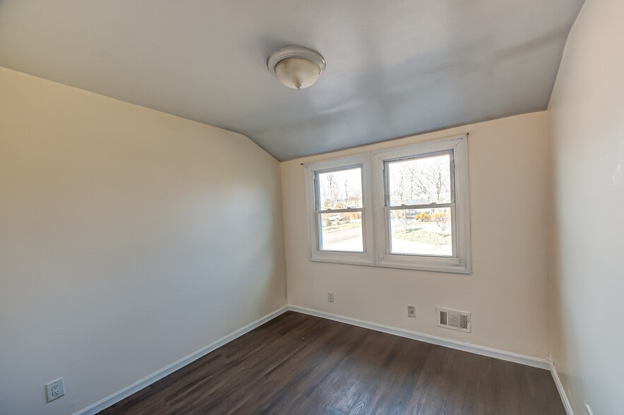 Building Photo - 1006 Merriam Rd