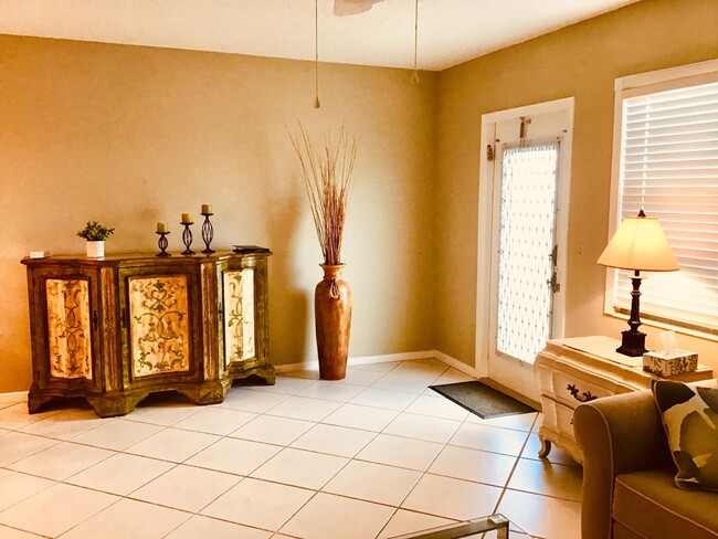 Building Photo - 4008 Cornwall A