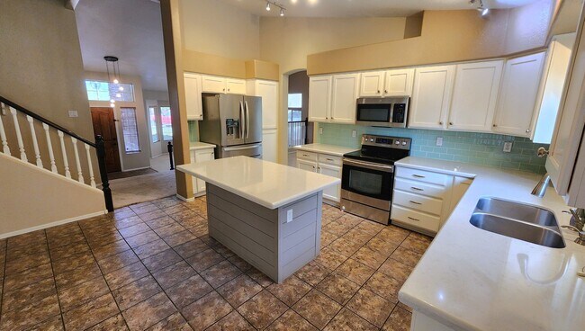 Building Photo - 3 Bedroom + Office Home in the Vineyards Community Near W Germann Rd and S Dobson Rd!