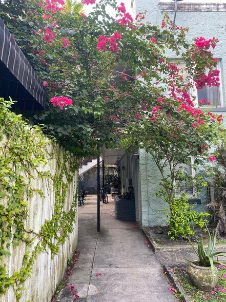 Building Photo - 1624 SW 10th St