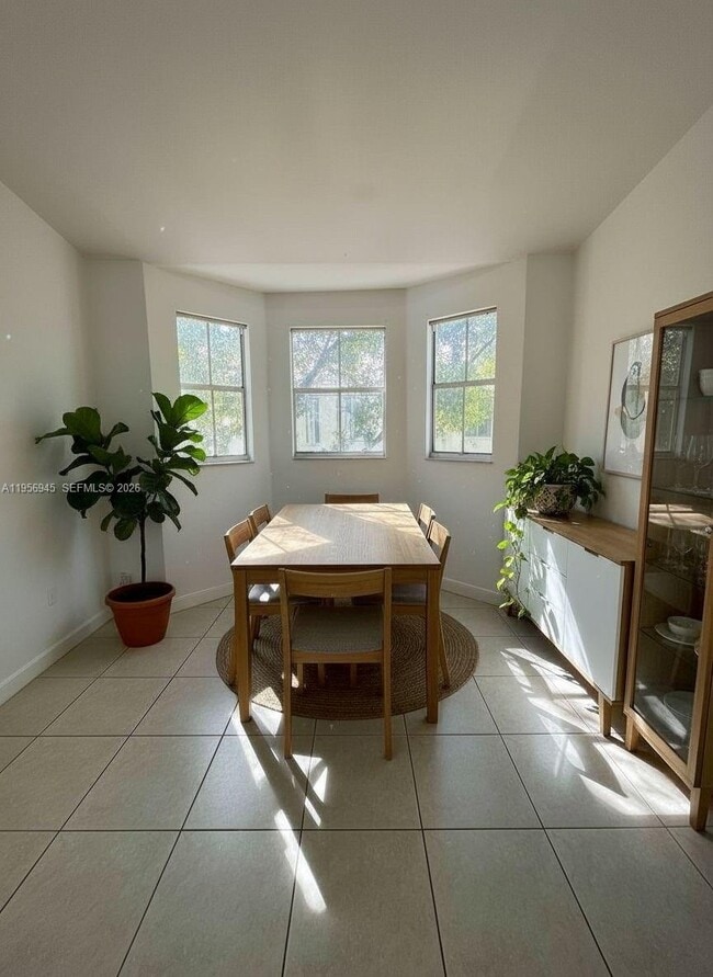 Building Photo - 1666 SE 27th Ct