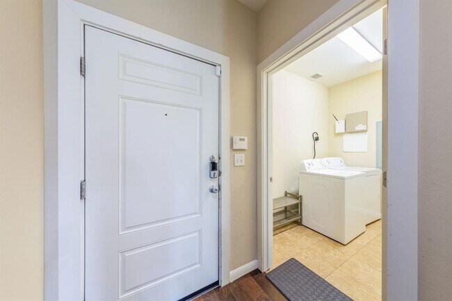 Building Photo - 2708 San Pedro St