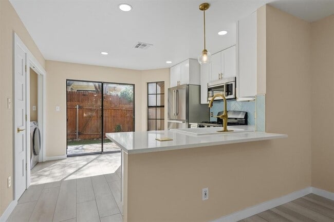 Building Photo - 11901 Swearingen Dr