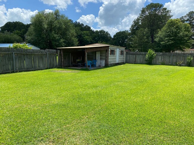 Building Photo - 3BR/2BA Single Wide - Close to Greenwood, ...