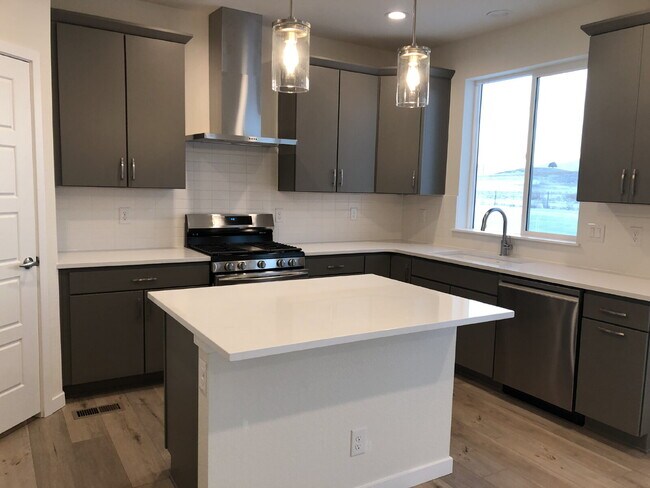 Building Photo - 145 Mohawk Cir