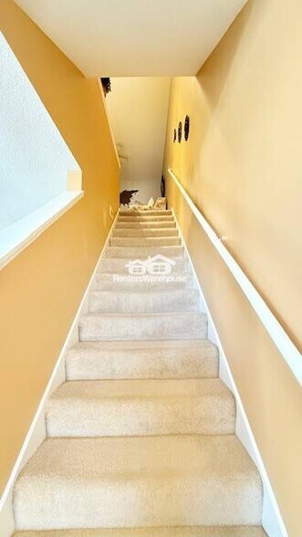 Building Photo - 10740 Town Square Dr NE