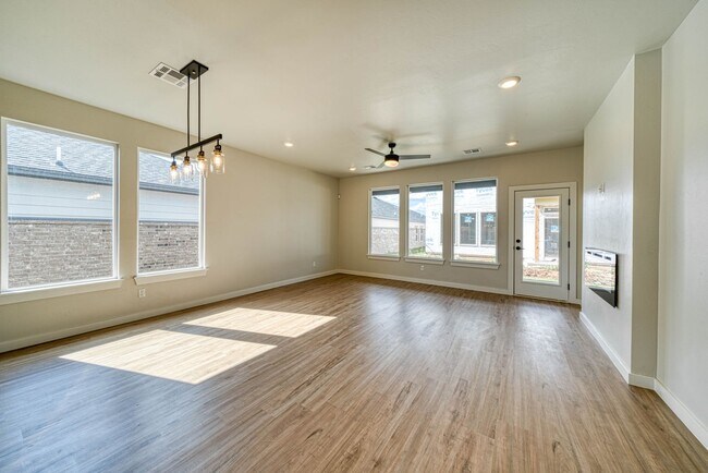 Building Photo - Beautiful property in Edmond