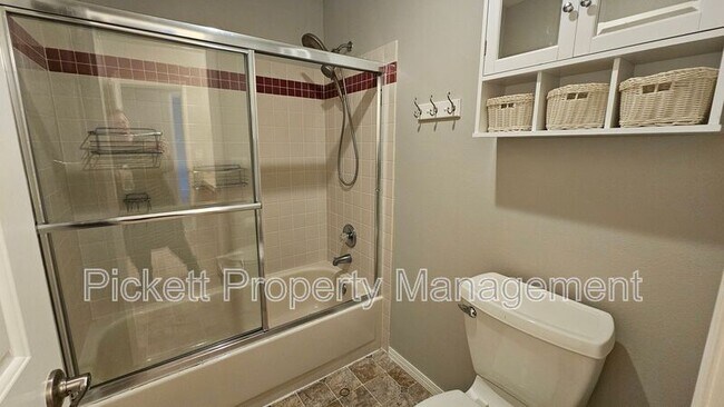 Building Photo - 6559 Gleneagle Ave SW