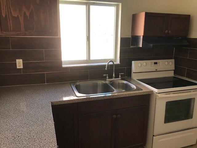 Building Photo - 917 SW 8th Pl