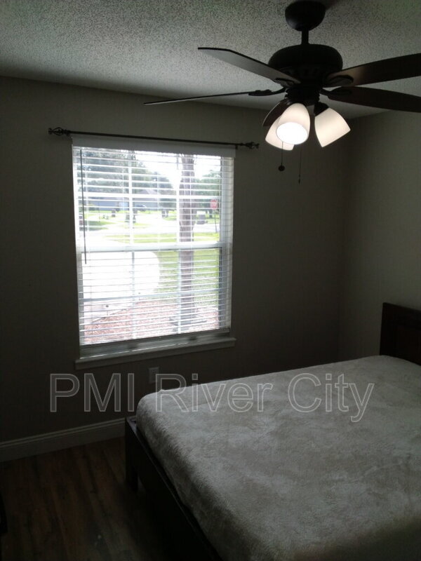 Building Photo - 2320 Locustwood Ct