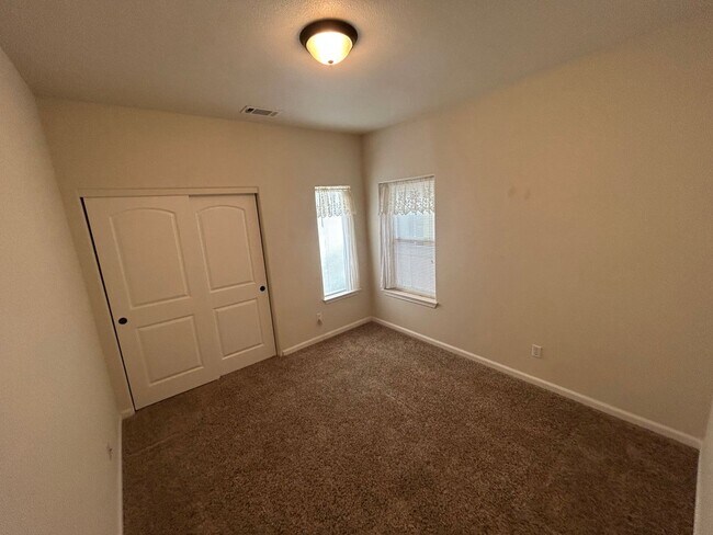 Building Photo - Comfortable 3-Bedroom Home in Gated Cottonwood Community