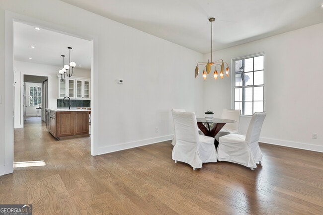 Building Photo - 940 Laurel Brooke Ave