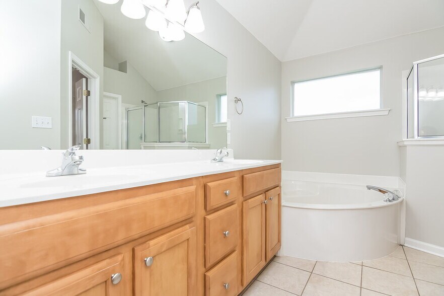 Building Photo - 115 Mossy Springs Dr