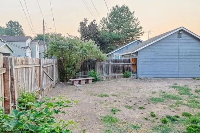 Building Photo - 3580 Dill Dr