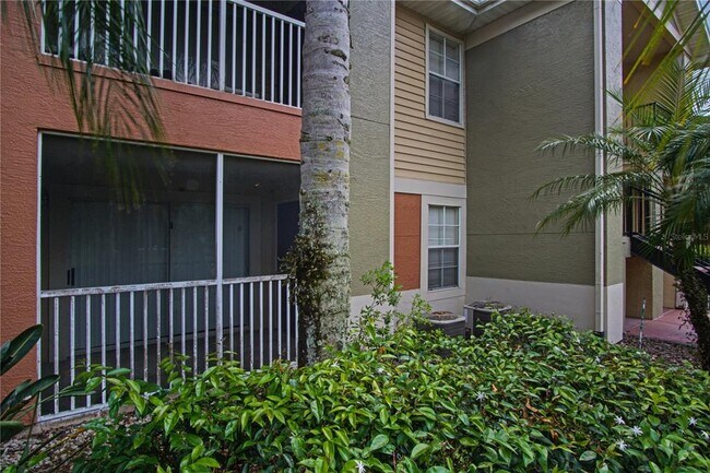 Building Photo - 1930 Summer Club Dr