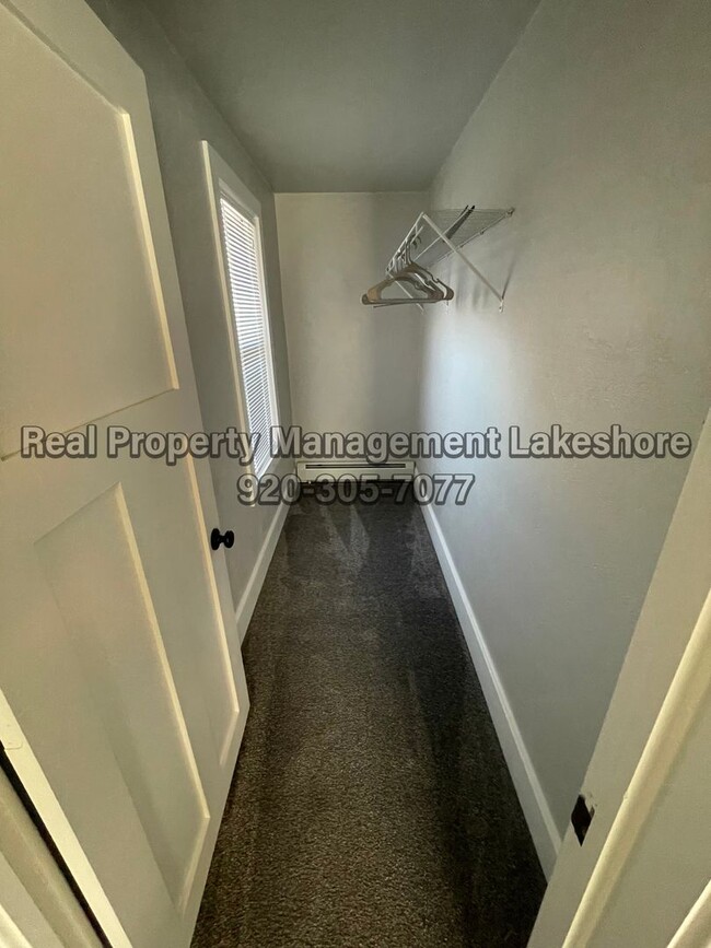 Building Photo - Fully Furnished House - Six or Twelve Mont...