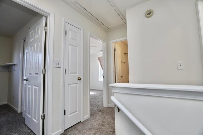 Building Photo - 21 N Trace Ct