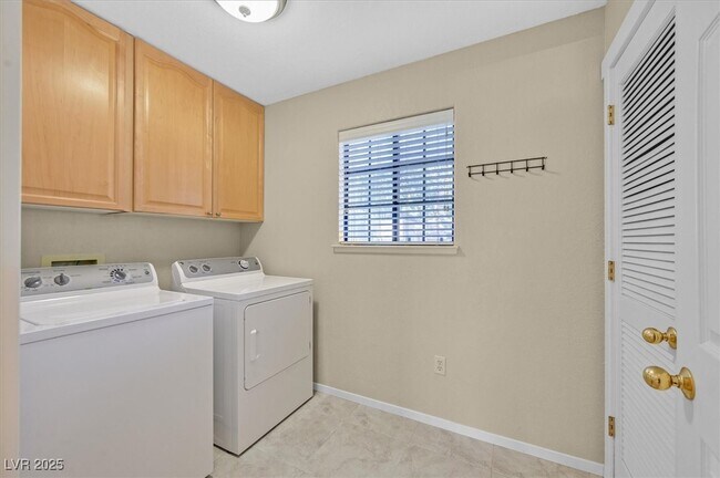 Building Photo - 2851 S Valley View Blvd