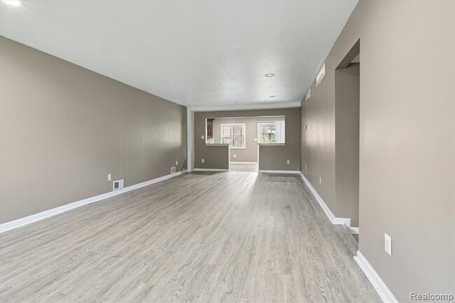 Building Photo - 500 Trombley Rd