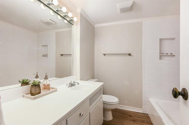 Building Photo - 4008 Ridglea Country Club Dr