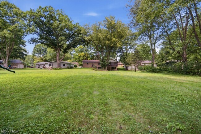 Building Photo - 1097 Oak Tree Rd
