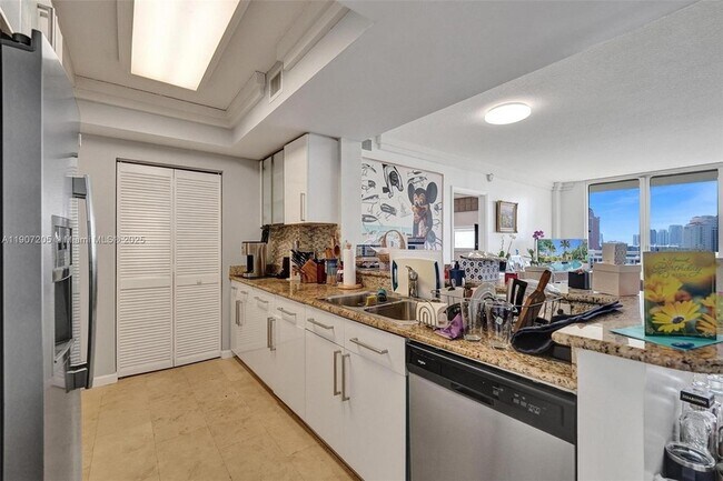 Building Photo - 19501 W Country Club Dr