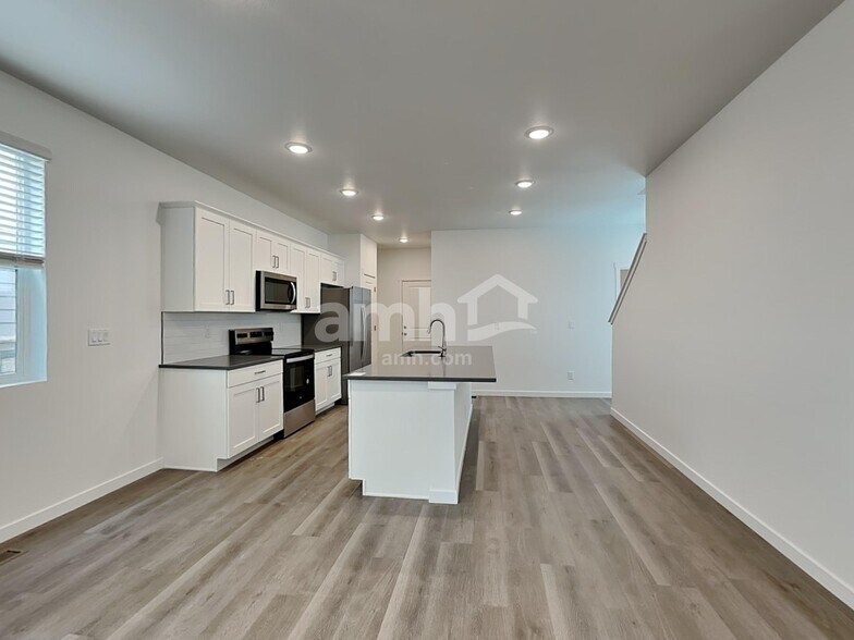 Building Photo - 23642 E 3rd Pl