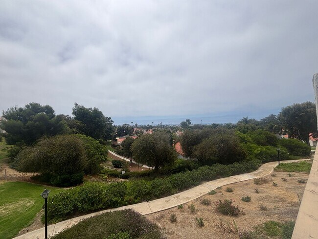 Building Photo - 3 BR Condo in Carlsbad! Close to Walking T...