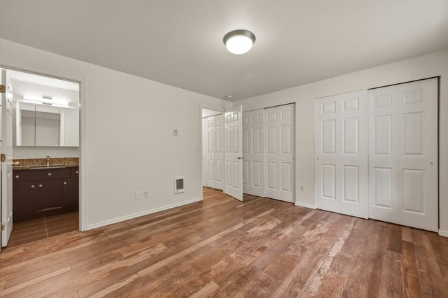 Building Photo - Beautifully Updated 3-Bedroom Rambler with Open Floor Plan & Private Fenced Yard