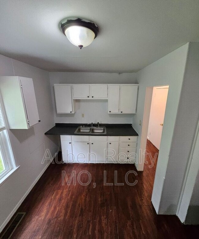 Building Photo - 4630 E 43 Terrace